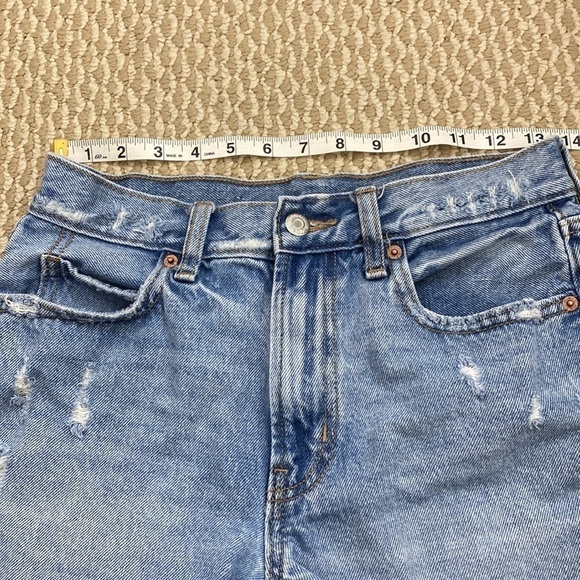 OLD NAVY High Waisted Distressed Boyfriend Jean Shorts Size 0 Frayed Hem - Picture 7 of 7